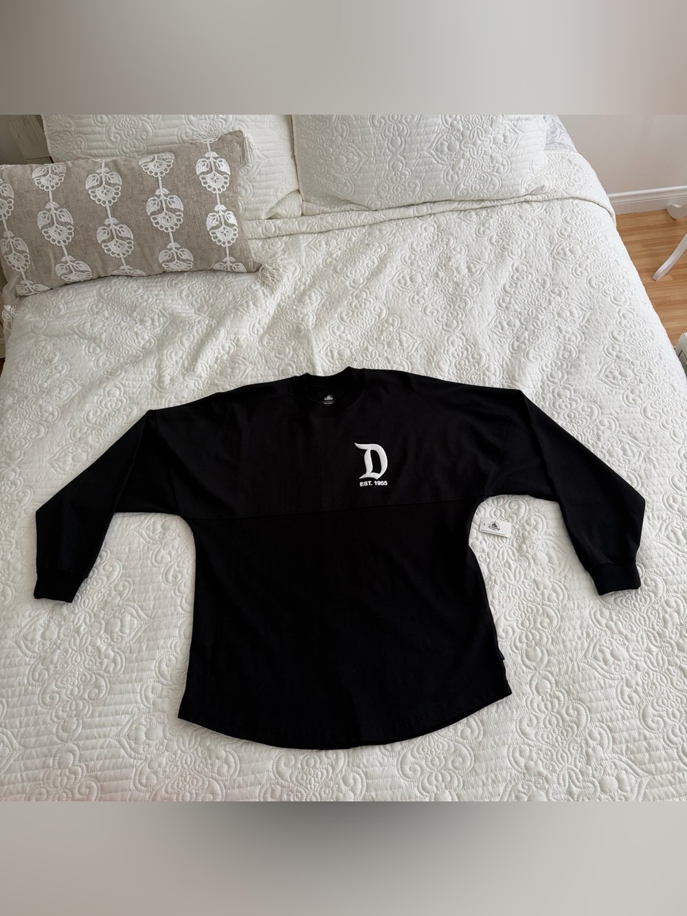 NWT Disneyland Resort Black Spirit Jersey White Puff Print Logo - Small S